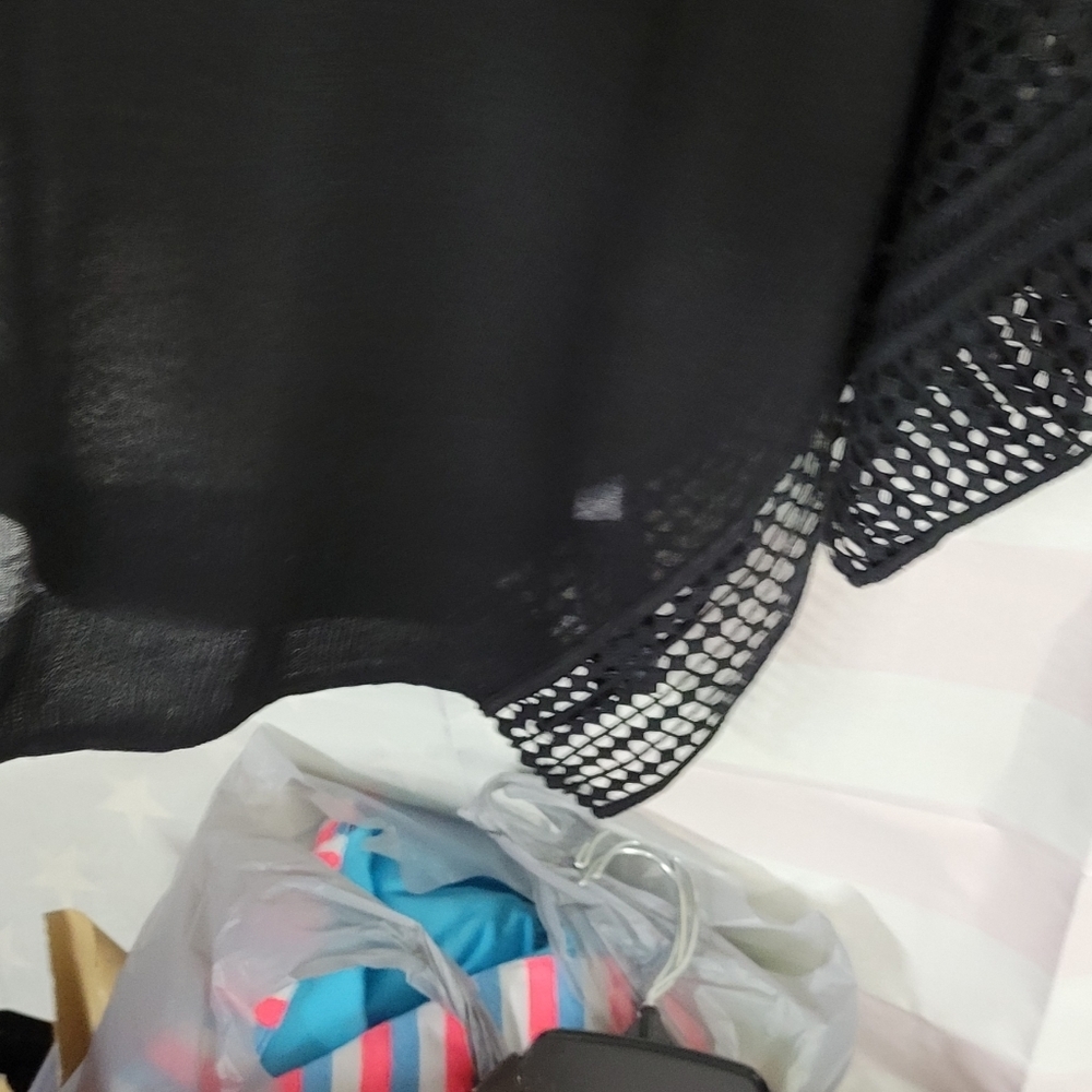 White House Black Market XS Black Top - Picture 4 of 8